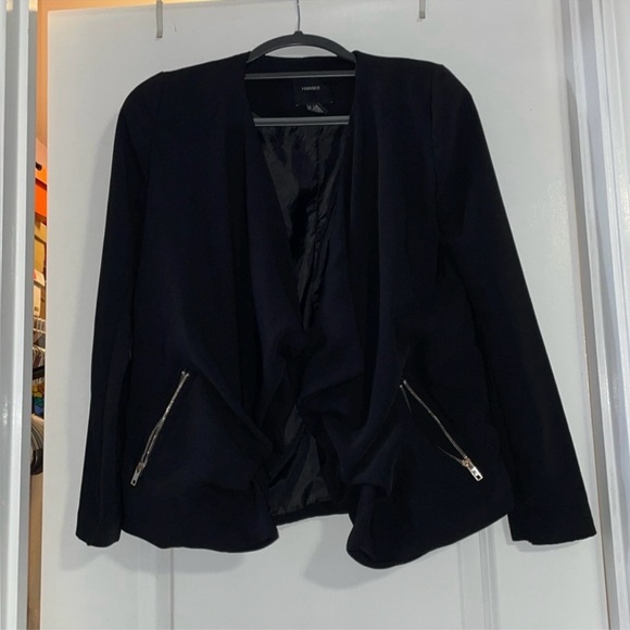 Gently worn, women black long sleeve blazer Forever 21, silver zip line pockets - Picture 3 of 4